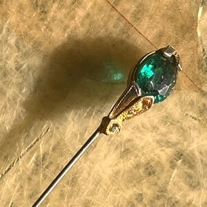 Vintage Emerald Green Faceted Glass Stick Pin – Gold Tone Lapel Hat Pin 2.5”